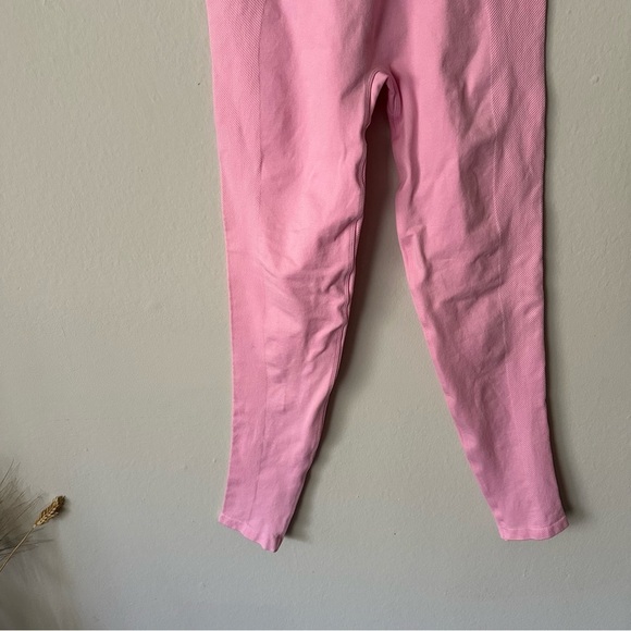 Spiritual Gangster Icon Seamless High Waist Legging
pink M/L - Picture 4 of 9